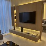 Made-to-measure TV unit combining functionality, storage, and elegance
